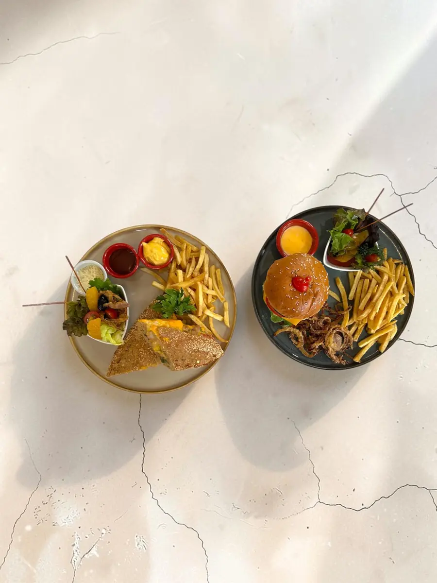 Burger et sandwich — photos des plats de Pensée