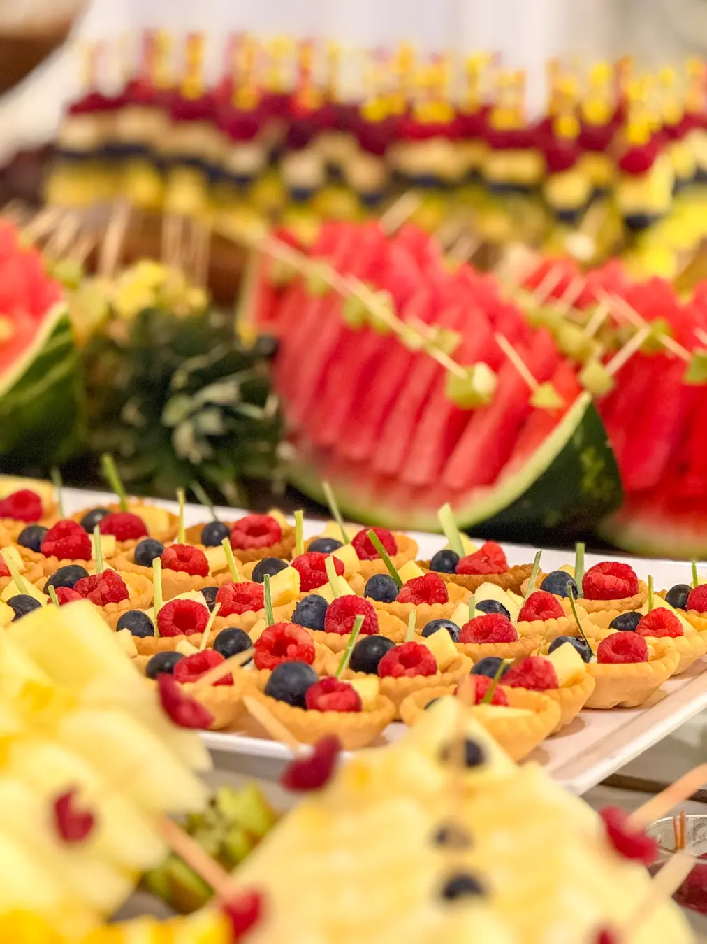 Fruits et douceurs présentés au buffet Pensée